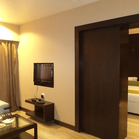 Hotel Golf View Noida Exterior photo