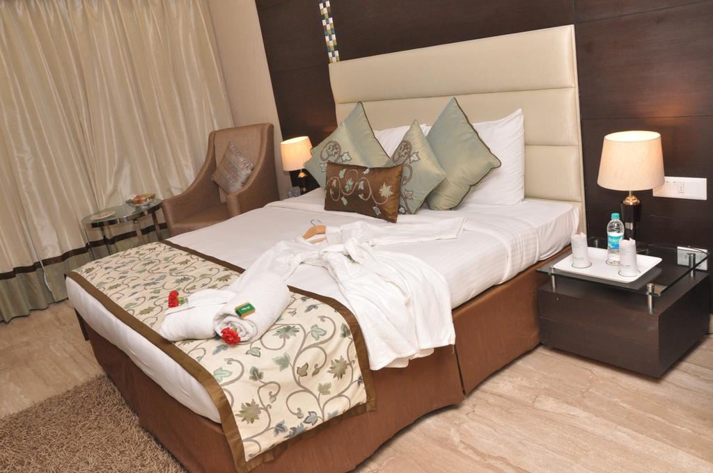 Hotel Golf View Noida Exterior photo