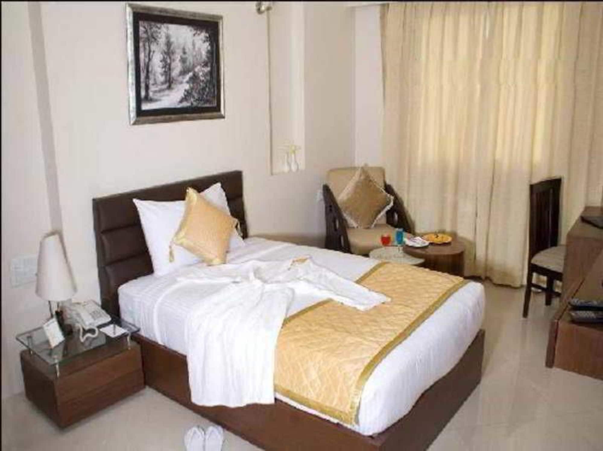 Hotel Golf View Noida Exterior photo