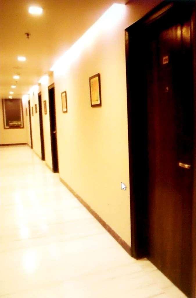 Hotel Golf View Noida Amenities photo
